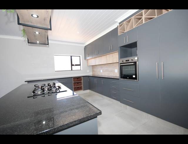 3 BEDROOM PROPERTY TO RENT IN DANA BAY
